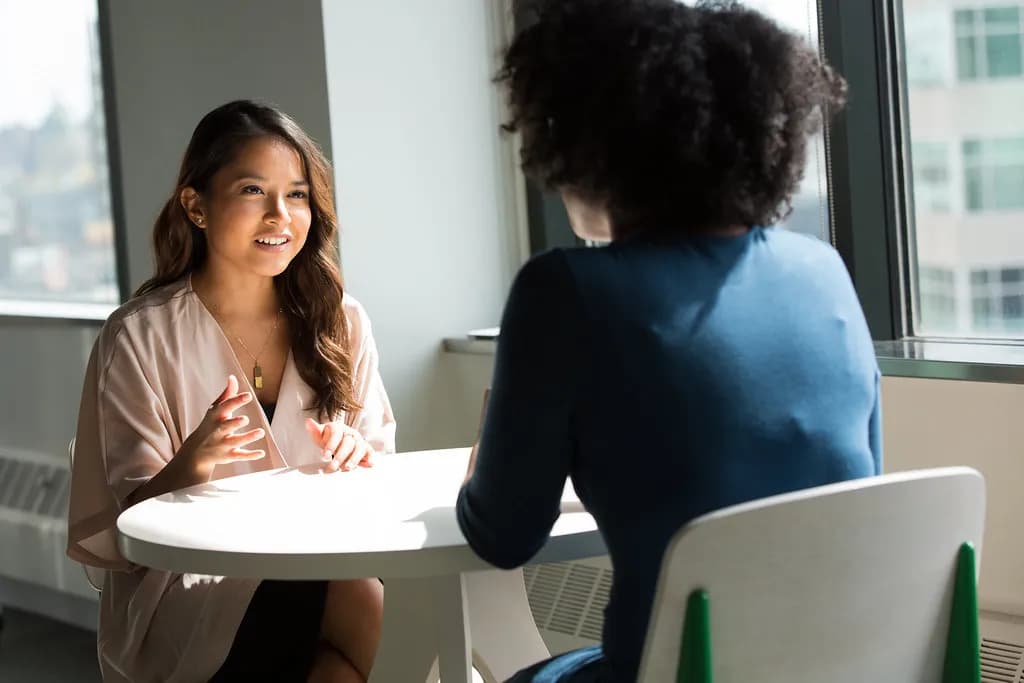 Saudi women collaborating in a modern workplace