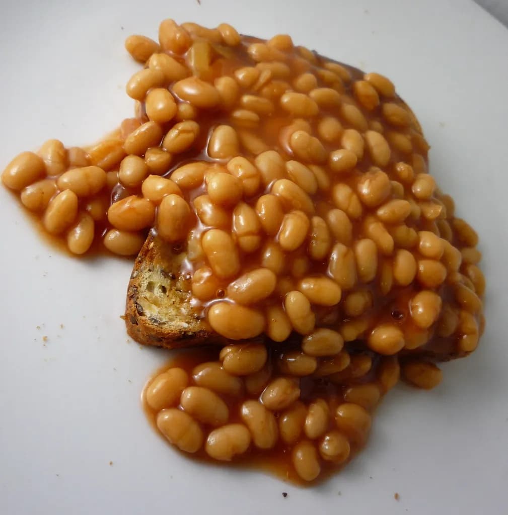Bowls of dried lentils, chickpeas and beans