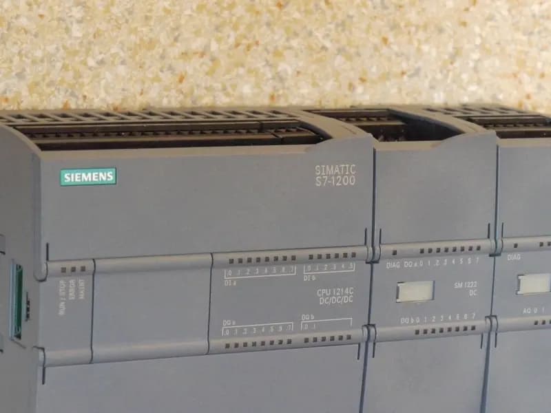 A Siemens Simatic S7 programmable logic controller, the device family named in the advisory
