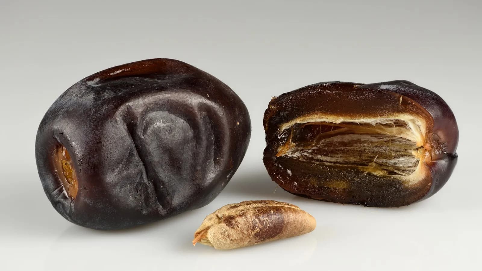 A bowl of dates