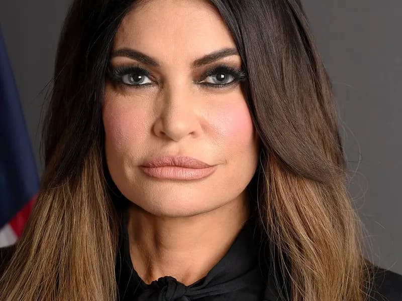 The official portrait of Kimberly Guilfoyle as US ambassador to Greece, in front of an American flag, published by the US Embassy in Athens in November 2025, a file photograph and not from this week
