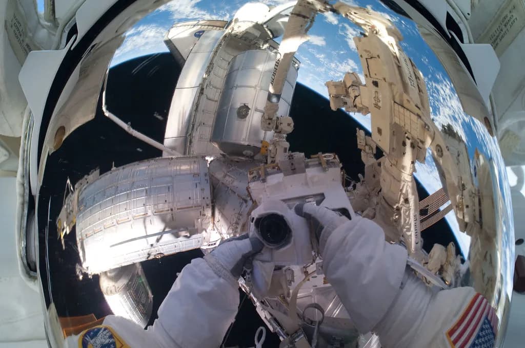astronaut spacewalk international space station