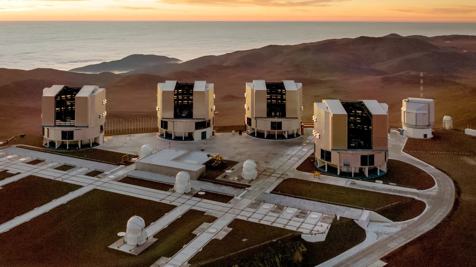 The four 8.2-metre telescopes of ESO's Very Large Telescope at Paranal in Chile, which took the follow-up observations, photographed in 2015