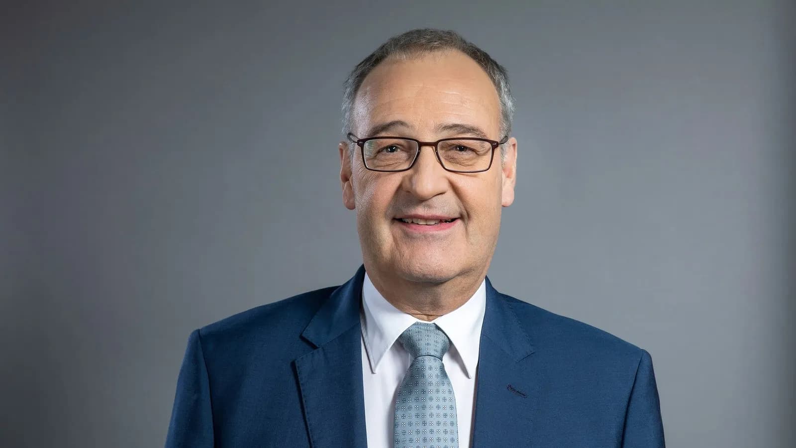 Official portrait of Guy Parmelin, photographed in December 2019