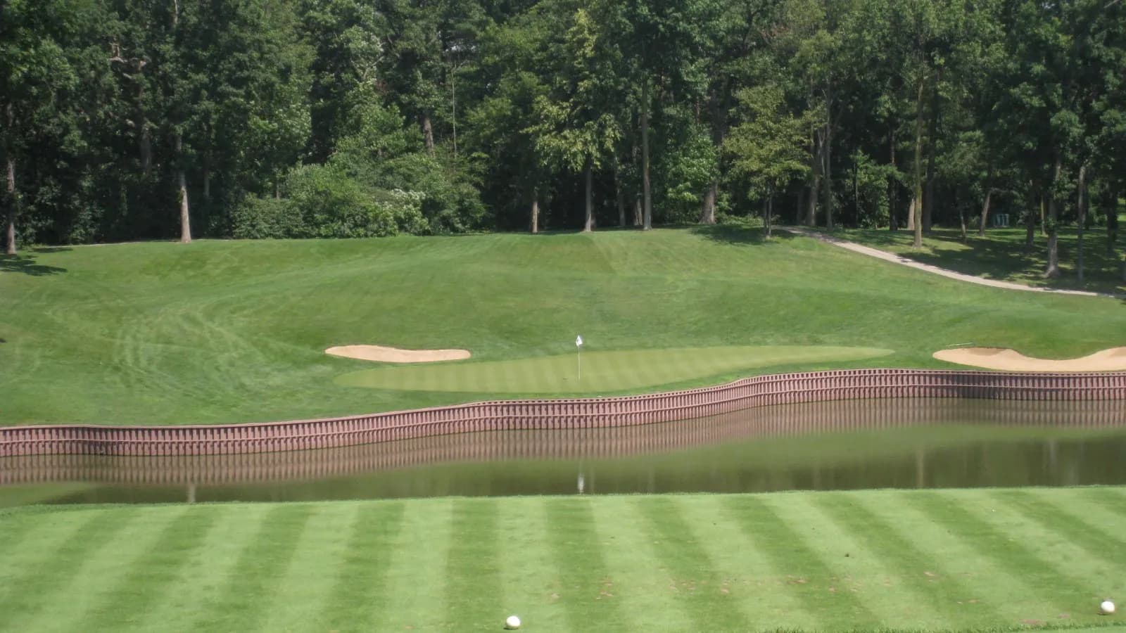 The 17th hole at Medinah Country Club outside Chicago, host venue of the 2026 Presidents Cup, photographed in July 2008