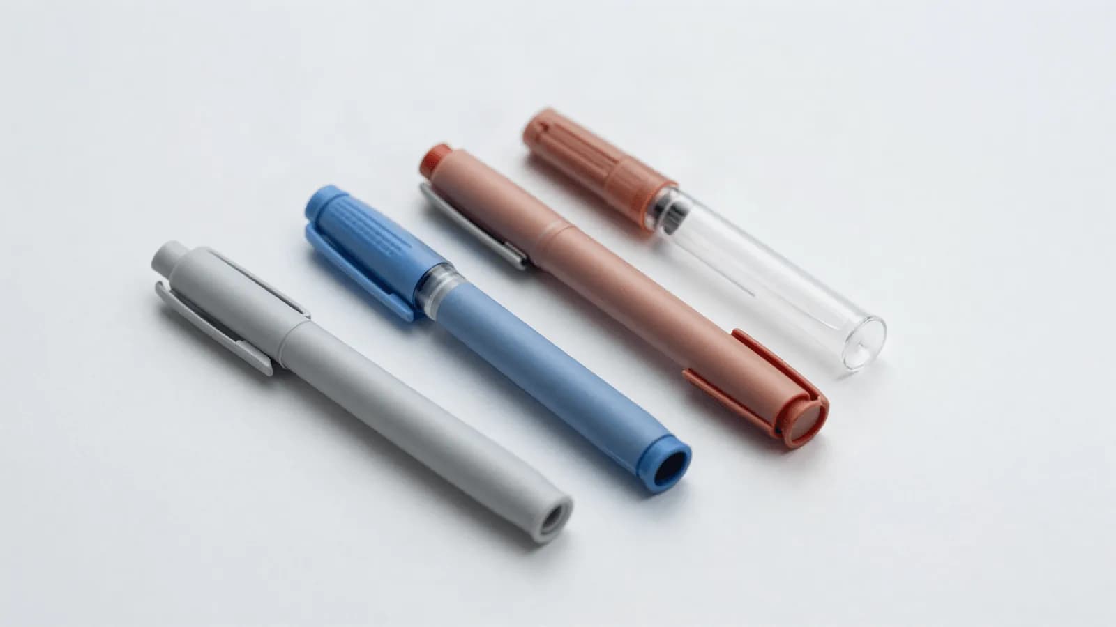 Injection pens and medication packaging arranged on a clinical surface