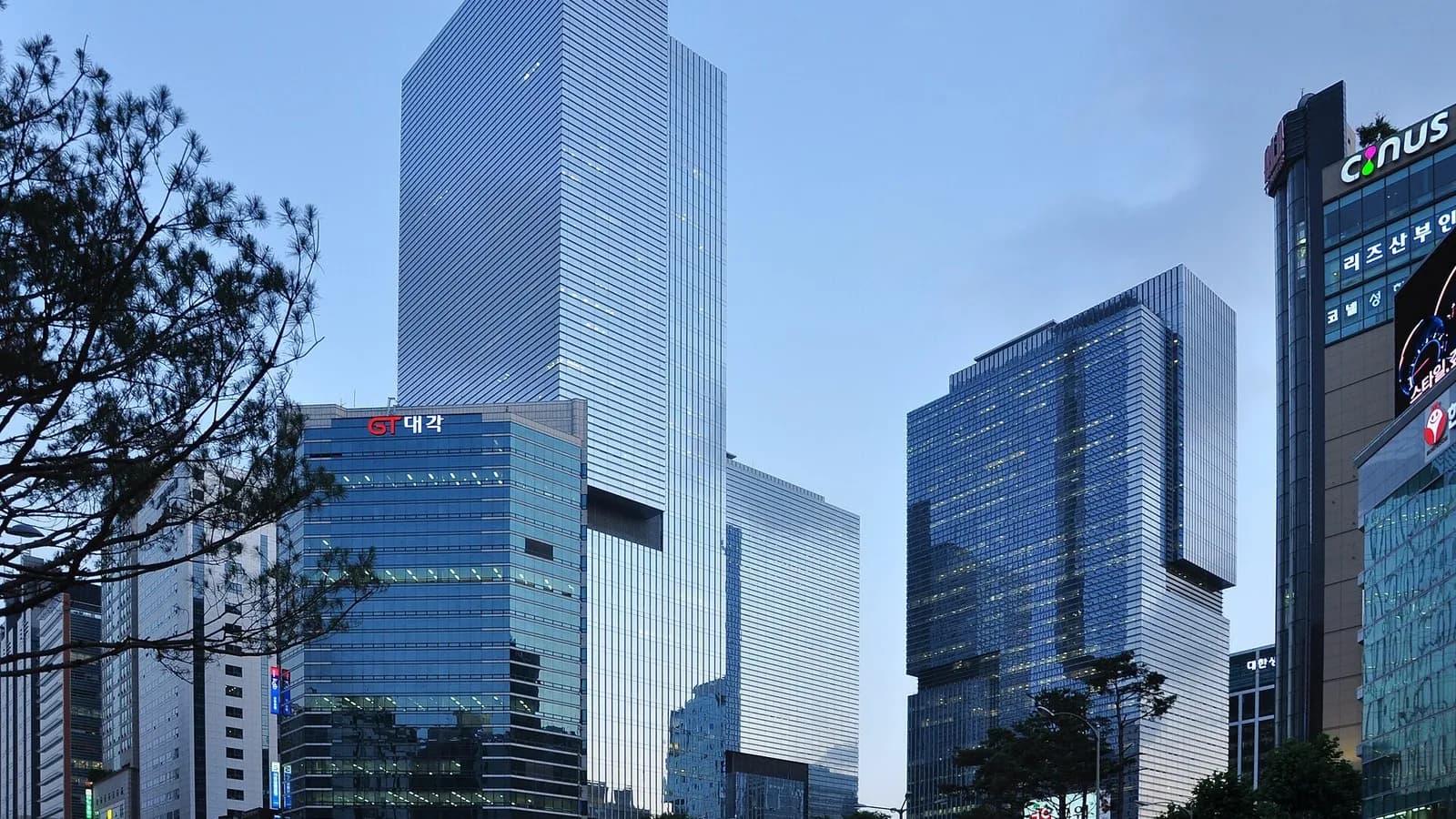 The glass office towers of Samsung's headquarters in Seoul, photographed in June 2009, a file photograph of the group's Seoul complex and not of the earnings announcement