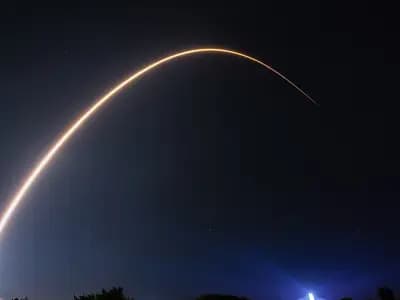 A Falcon 9 rocket carrying 23 Starlink V2 Mini satellites leaving Cape Canaveral Space Force Station in Florida on 30 March 2024, a file photograph illustrative of Starlink and not of the spectrum deal