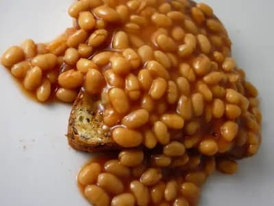 Bowls of dried lentils, chickpeas and beans