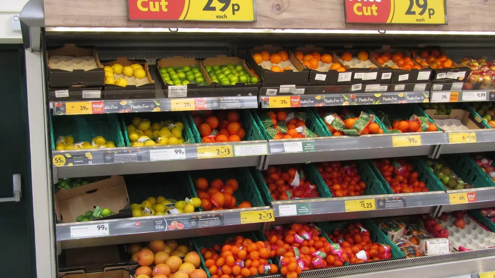 Citrus fruit for sale at a UK supermarket, illustrative of whole fruit of the kind examined in the survey and not a photograph tied to the study itself, taken in February 2022