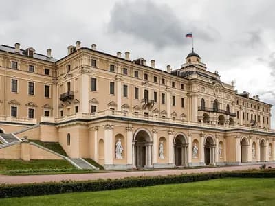 The long cream-coloured Konstantin Palace in Strelna near Saint Petersburg under a cloudy sky, photographed on 6 July 2017, a file photograph of the palace where the Witkoff and Putin meeting was held and not of that meeting